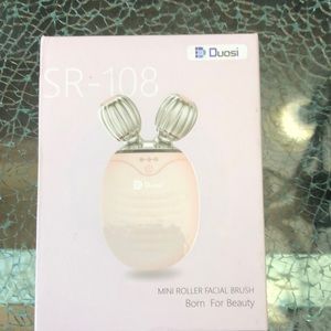 Dousi mini roll facial brush